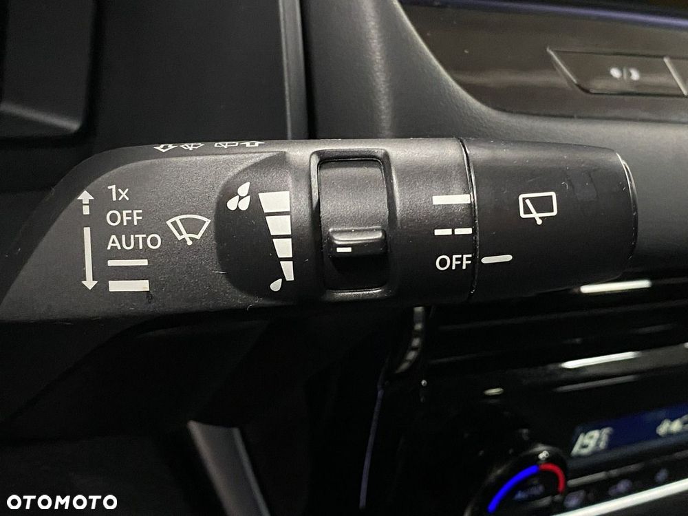 Nissan Qashqai 1.3 DIG-T N-Connecta DCT - 25