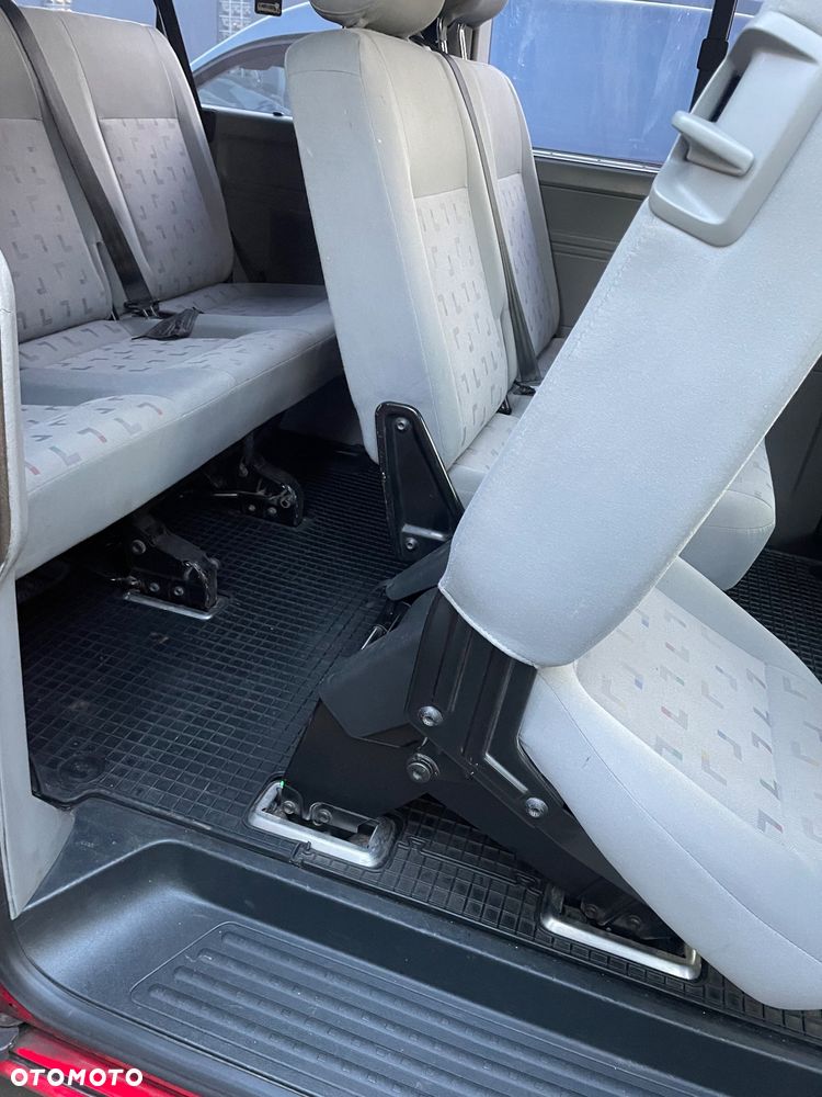 Volkswagen Caravelle - 15
