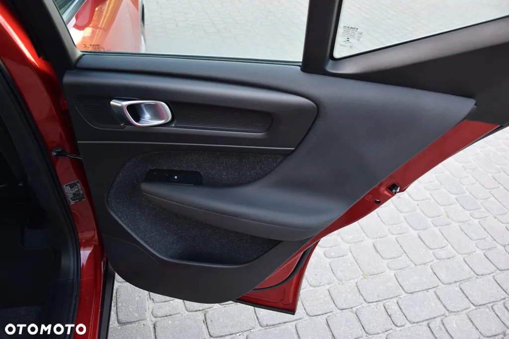 Volvo XC 40 T2 Plus Bright - 25
