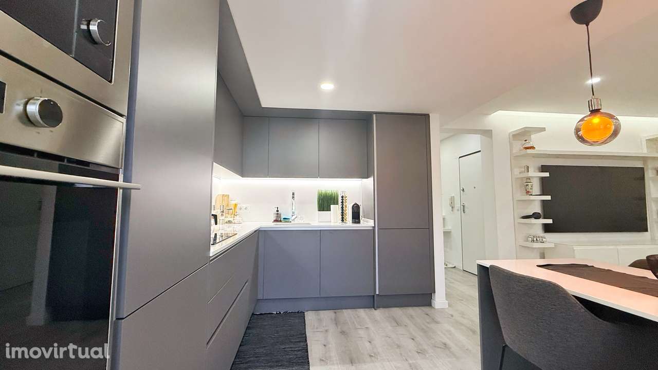 Apartamento T2 Totalmente Remodelado com Suite e Varanda - Grande imagem: 5/26