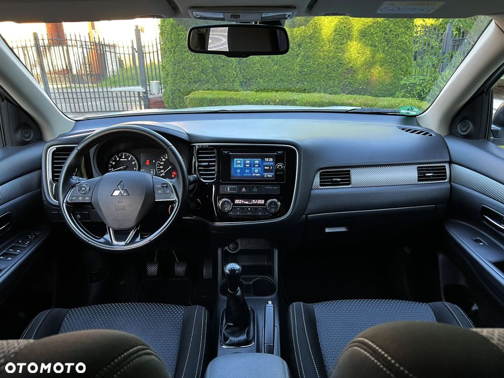 Mitsubishi Outlander 2.0 2WD SUV-Star - 28