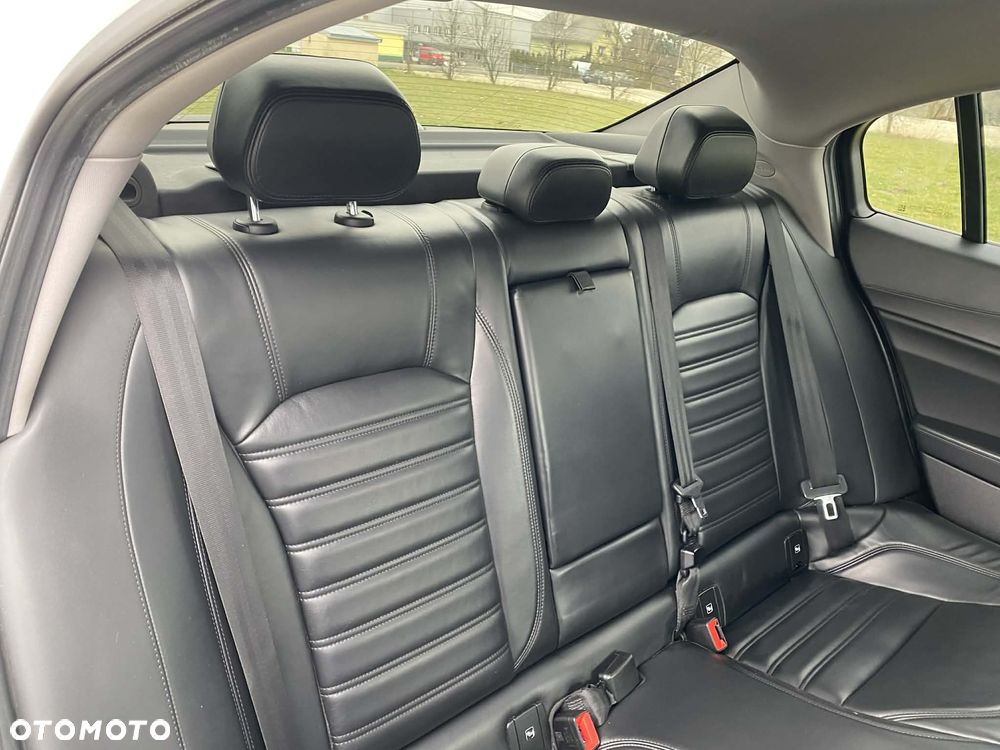 Alfa Romeo Giulia 2.2 AT8 Super - 15