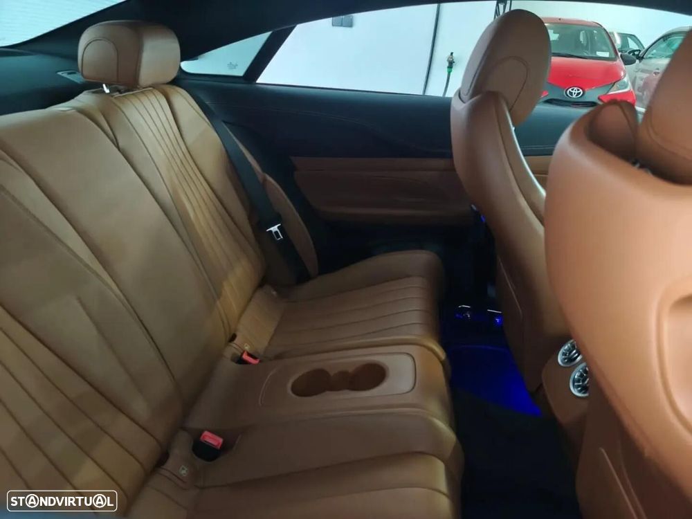 Mercedes-Benz E 220 — fotografia 16