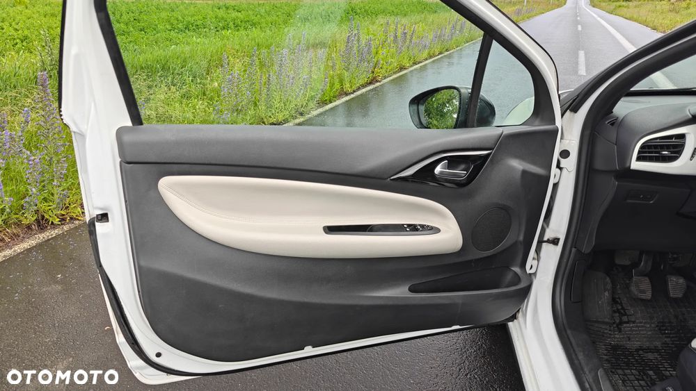 Citroën DS3 1.6 HDi 99g SoChic - 14