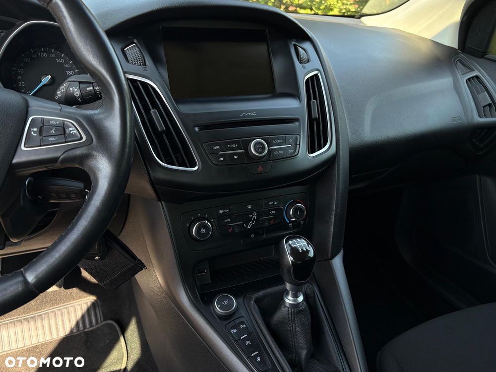 Ford Focus 1.0 EcoBoost STart-Stopp-System TITANIUM - 16