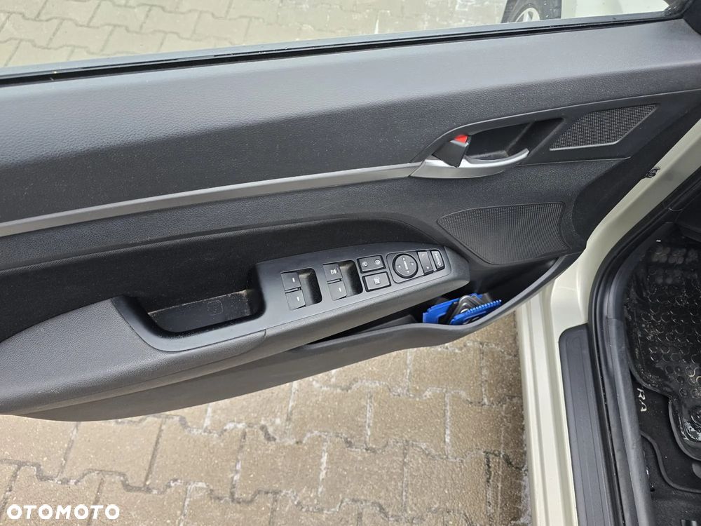 Hyundai Elantra 1.6 CRDi BlueDrive Style DCT - 6