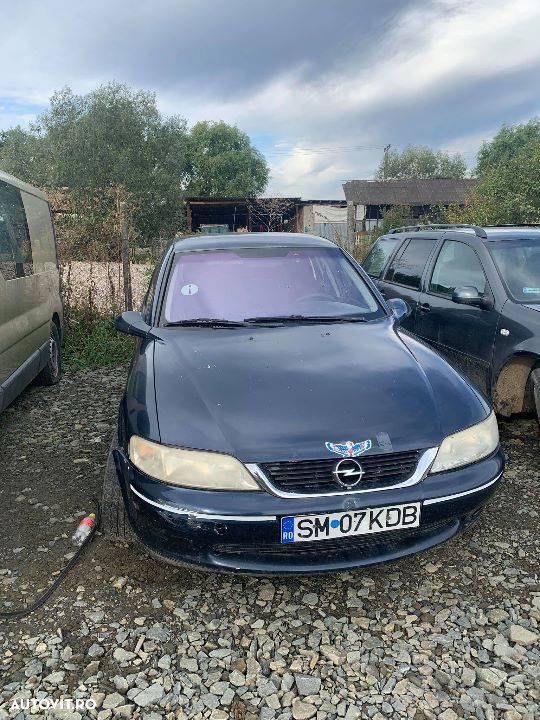 Dezmembrez Opel VECTRA  1,6 BENZINA 2001 - 1