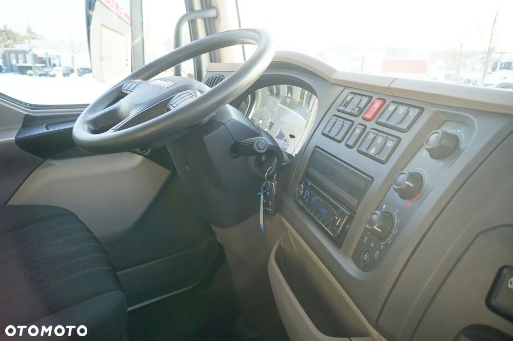 DAF LF 12.210 kontener 18 palet z windą / 50 tys.km /2024 - 26