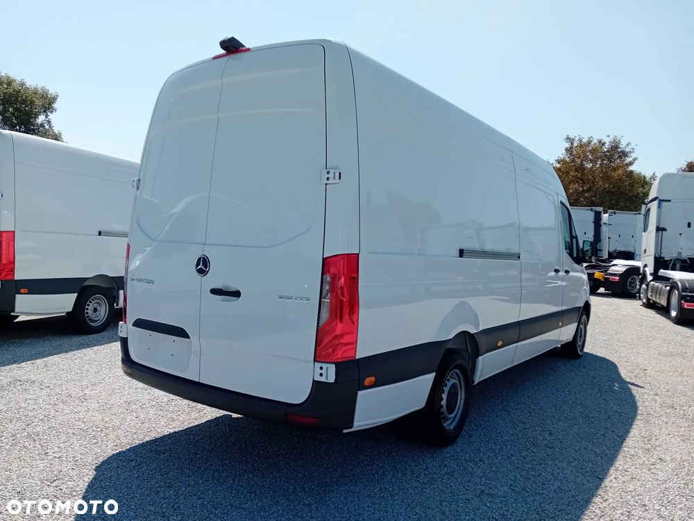 Mercedes-Benz Sprinter - 4