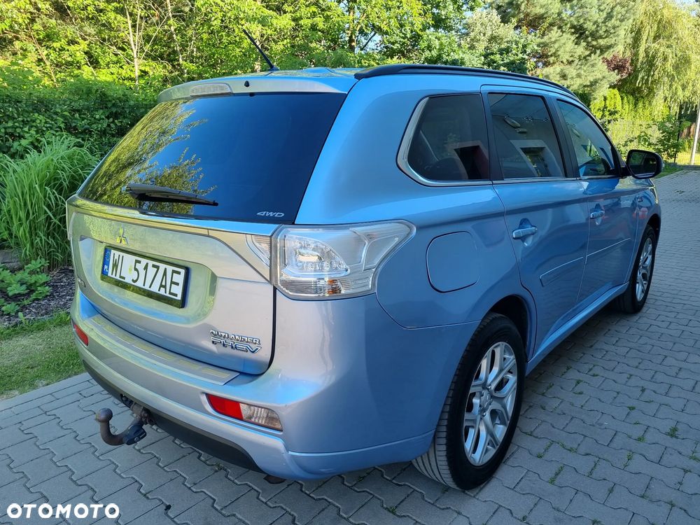 Mitsubishi Outlander Instyle NAVI + - 38
