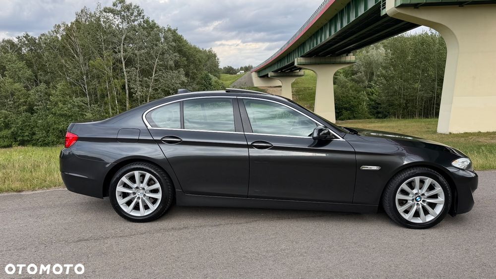 BMW Seria 5 523i - 29