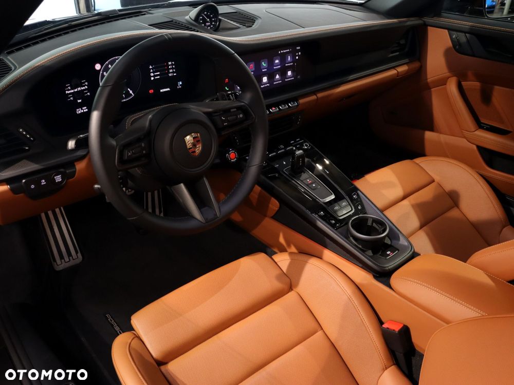 Porsche 911 Carrera T-Hybrid 4 GTS - 15