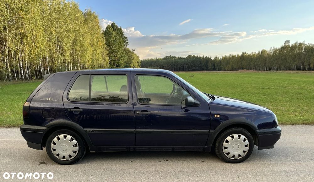 Volkswagen Golf 1.8 GT Special - 3