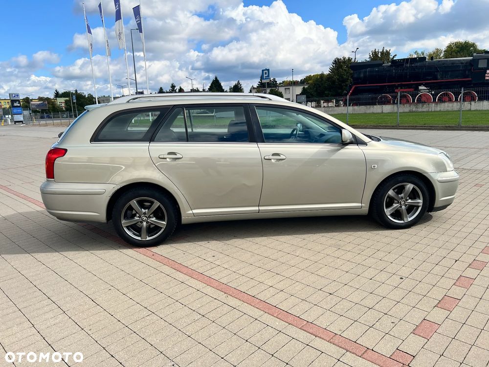 Toyota Avensis 1.8 VVT-i Sol - 11