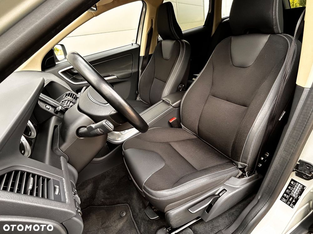 Volvo XC 60 D4 Geartronic Momentum - 24