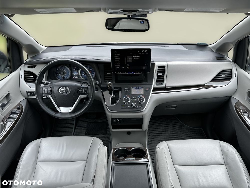 Toyota Sienna - 18