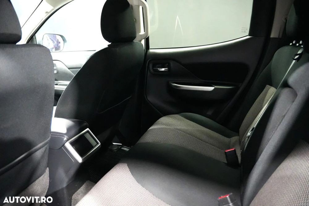 Mitsubishi L200 Double Cab 2.2 DI-D A/T Intense - 8
