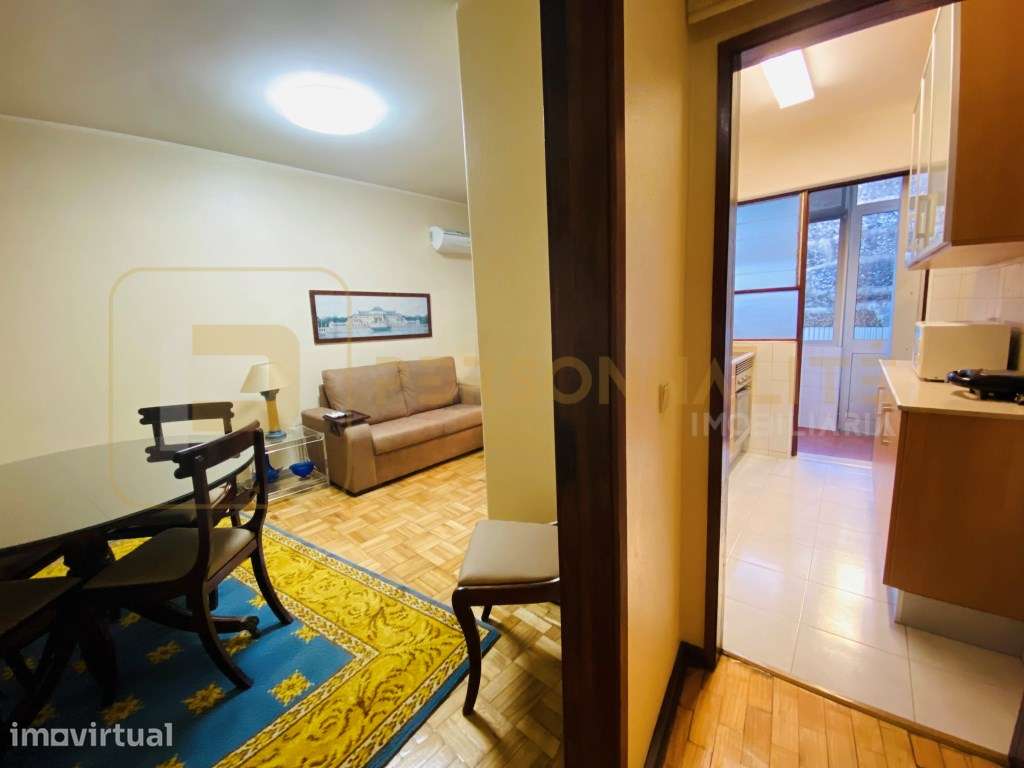 Apartamento T2 MOBILADO - com terraço - Grande imagem: 3/22