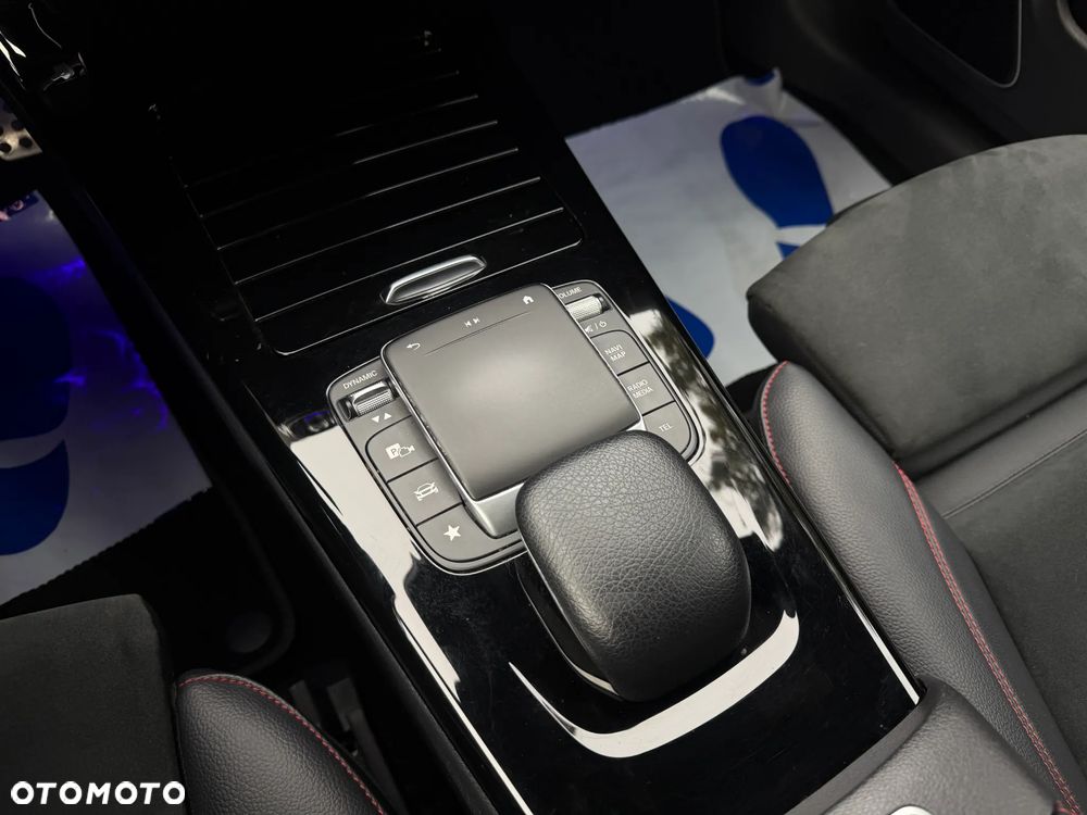 Mercedes-Benz CLA 200 4-Matic AMG Line 8G-DCT - 24