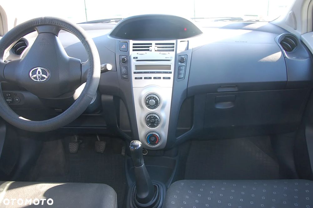 Toyota Yaris 1.3 Sol - 8