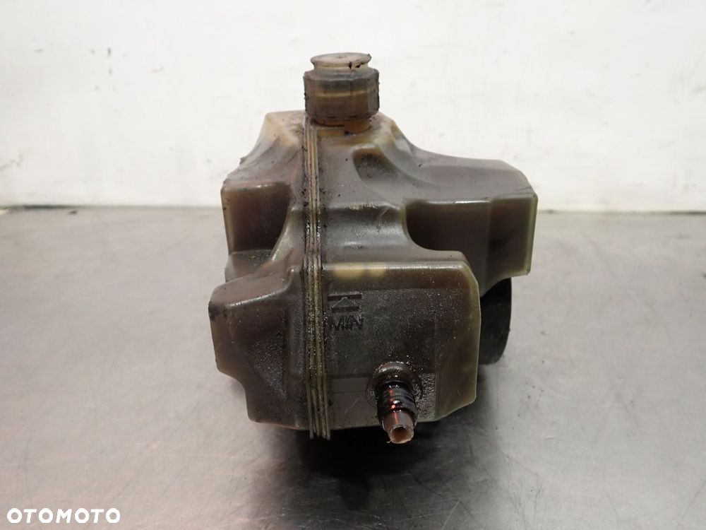 SIŁOWNIK STARUJĄCY POMPĄ HYDRAULICZNĄ WYBIERAK BIEGÓW 55570103 - 6