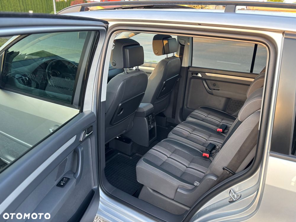 Volkswagen Touran - 8