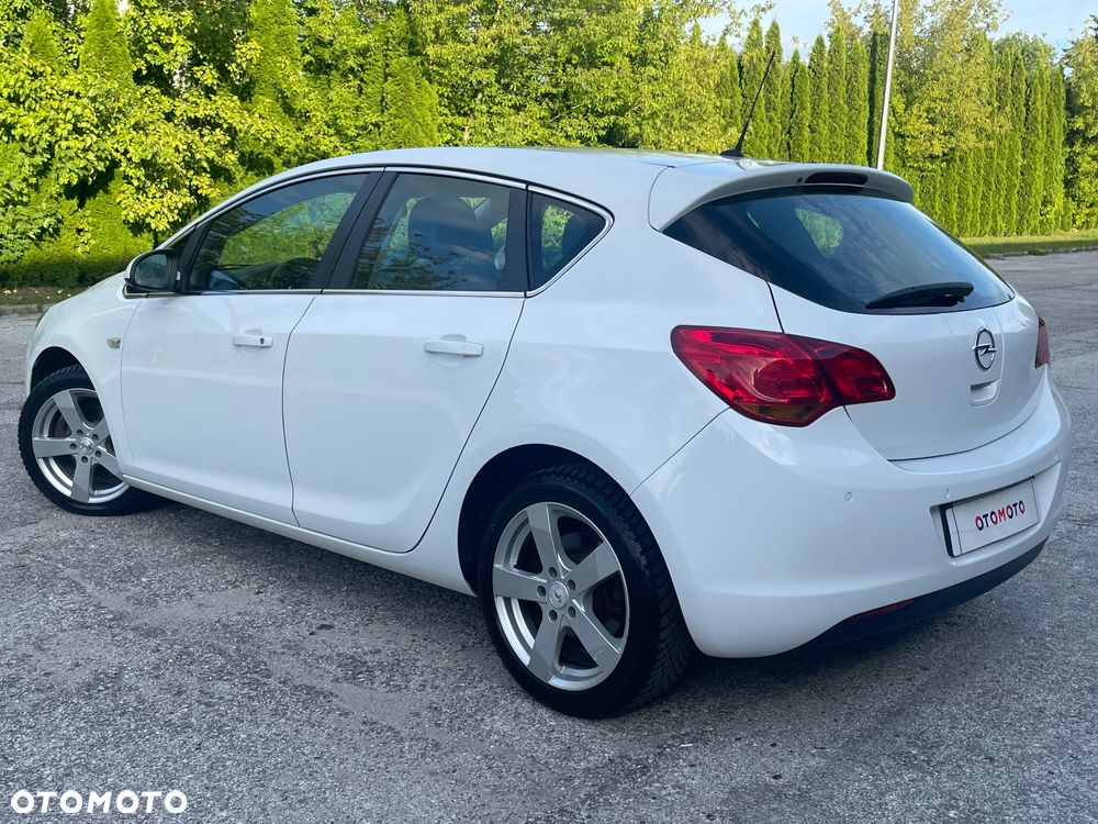 Opel Astra 1.7 CDTI DPF Innovation - 4