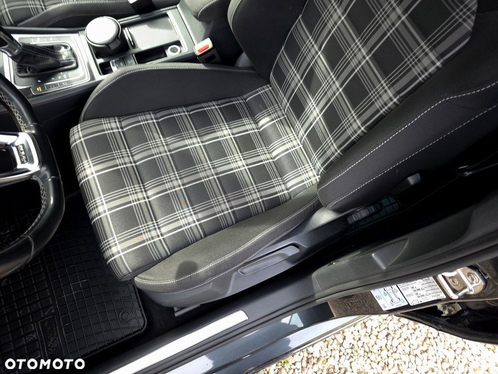 Volkswagen Golf - 16