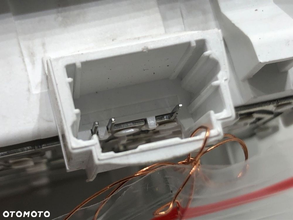 LAMPA SUFITOWA  DACIA DUSTER (HM_) 2017 - 2022 1.0 TCe 90 67 kW [91 KM] benzyna 2021 - 2022 - 3