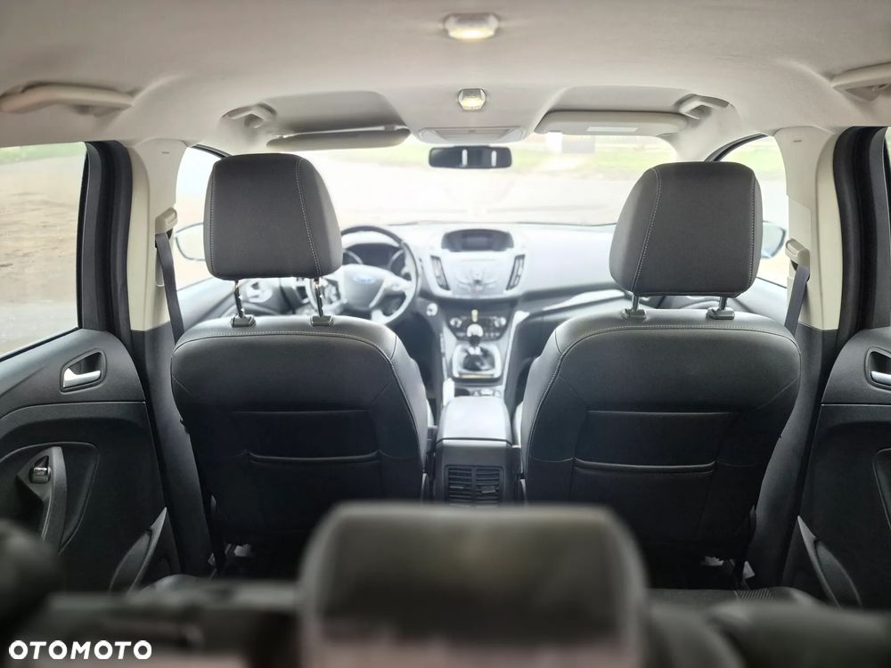 Ford Kuga 1.6 EcoBoost 2x4 Titanium - 10