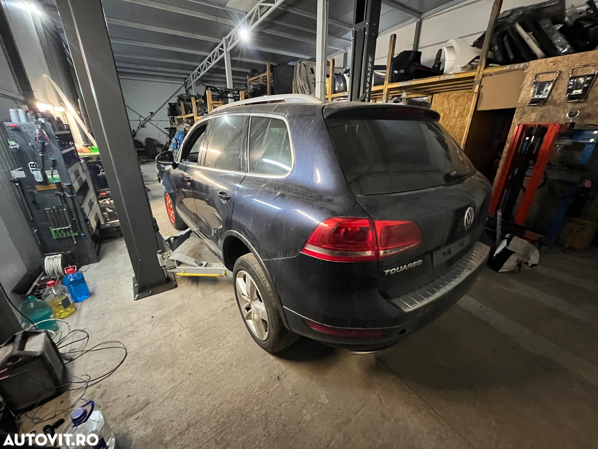 Dezmembram volkswagen touareg 4.2 tdi 2014 147.000 km - 16