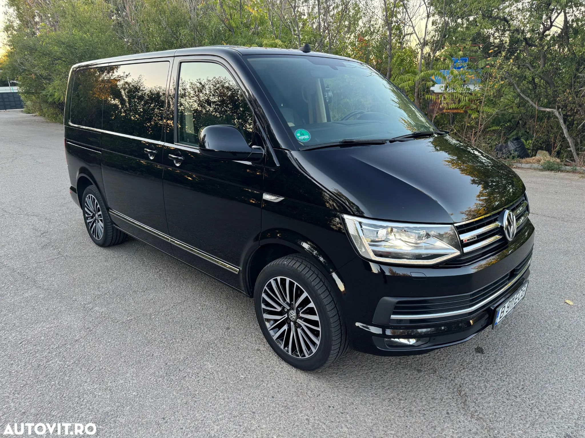 Volkswagen Multivan - 1