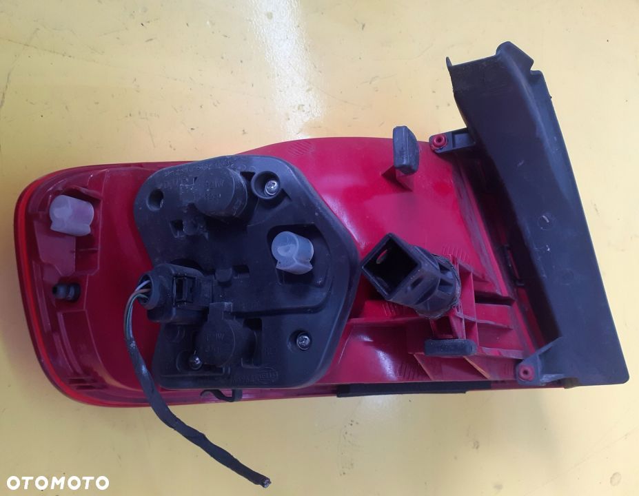 AUDI A4 B8 SEDAN LAMPA PRAWA W BŁOTNIK 8K5945096D - 2