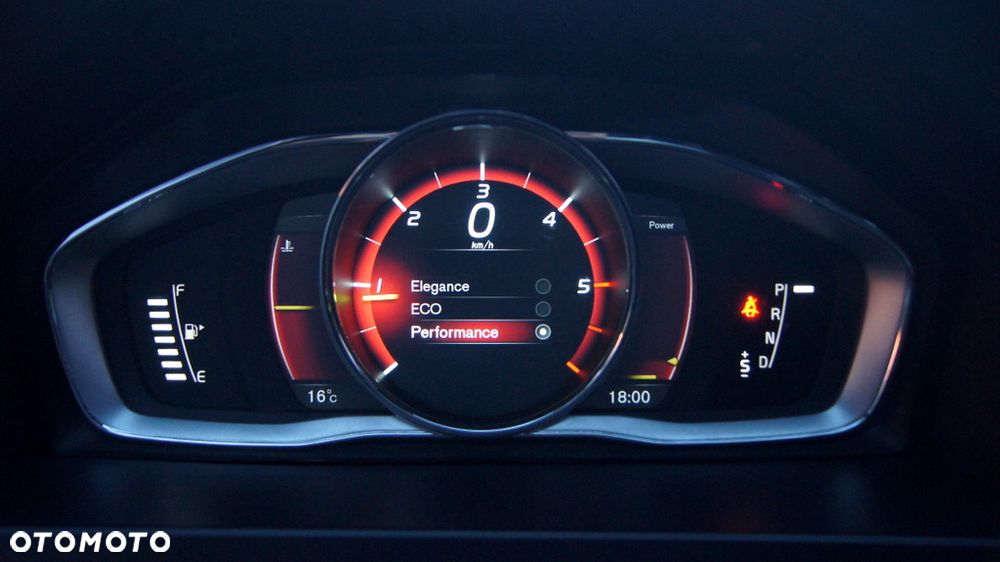 Volvo V60 D3 R-Design - 35