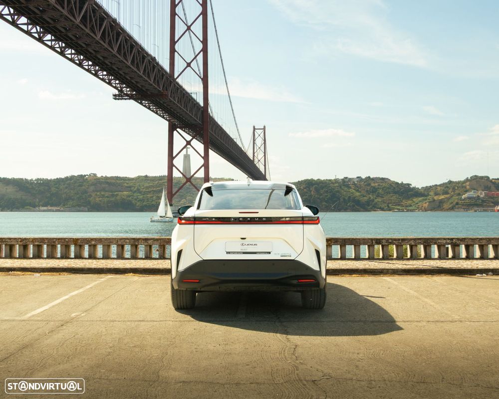 Lexus RZ 450e Premium Monotone c/ mala elétrica - 4