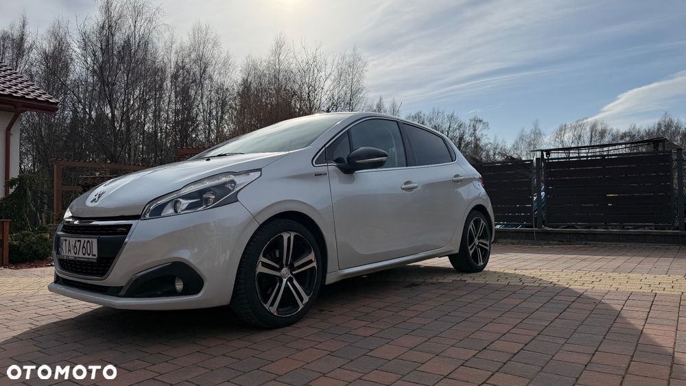 Peugeot 208 - 13