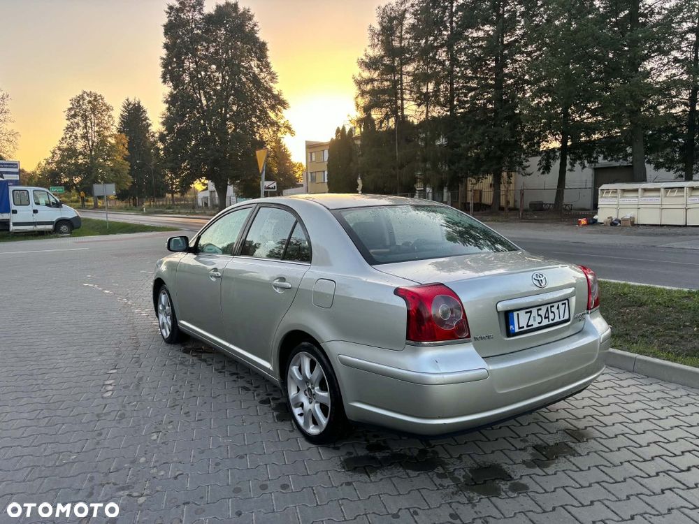 Toyota Avensis - 2