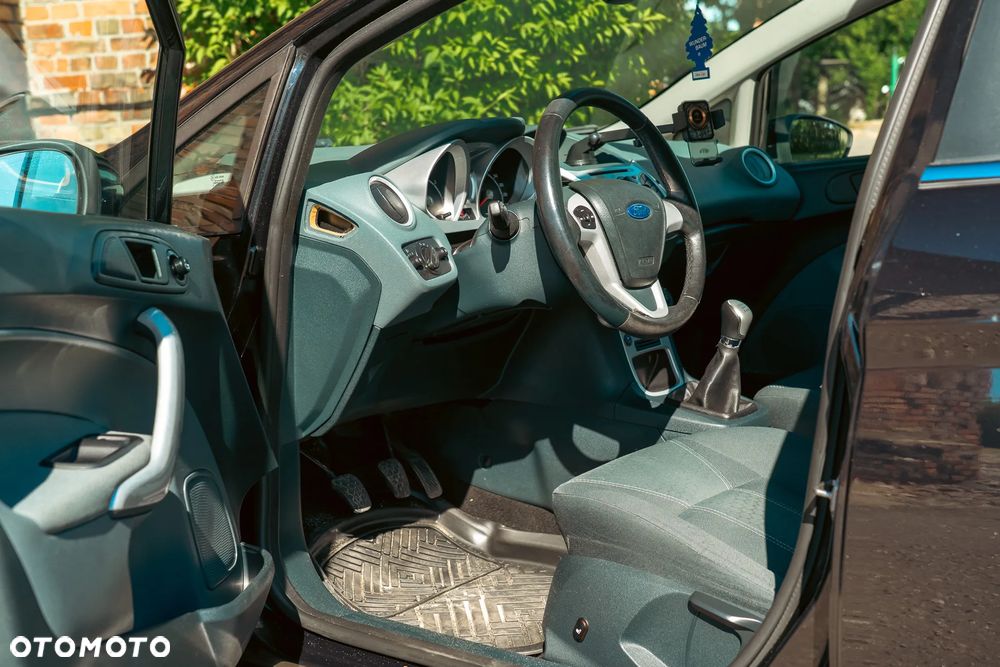 Ford Fiesta - 22