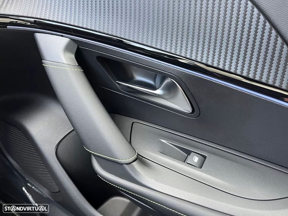 Peugeot e-2008 50 kWh GT - 24