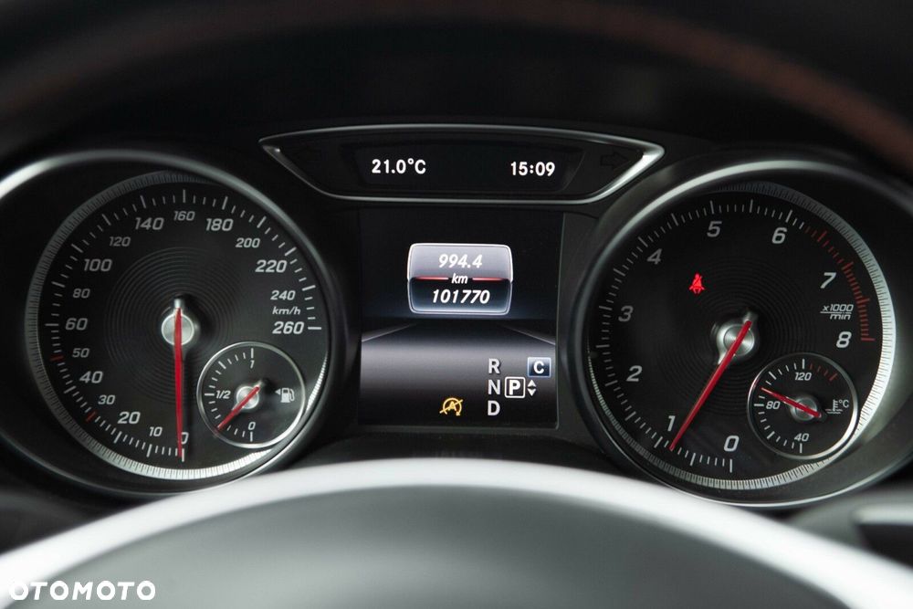 Mercedes-Benz GLA 220 4-Matic AMG Line - 33