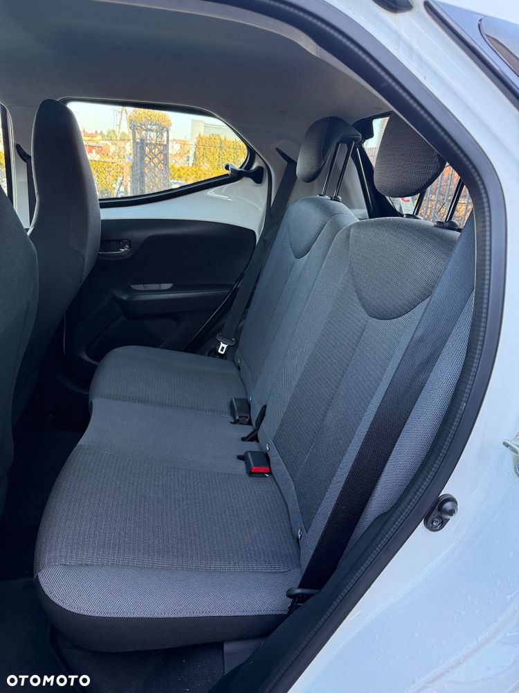 Toyota Aygo x-play connect - 8