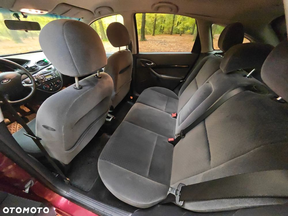 Ford Focus 1.6 Ghia - 19