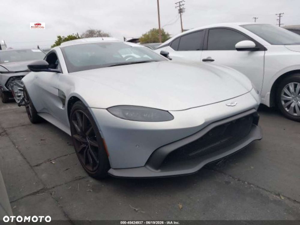 Aston Martin Vantage - 1