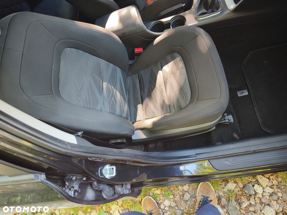 Kia Ceed - 8