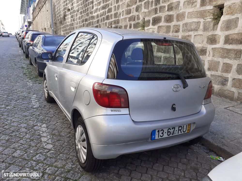 Toyota Yaris 1.0 Base C/Radio - 3