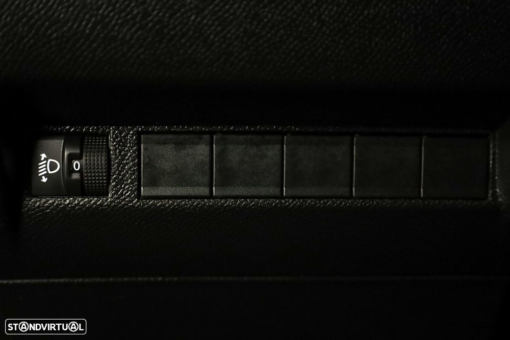 Peugeot 2008 1.2 PureTech Allure - 19