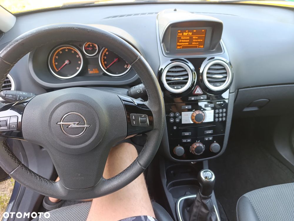 Opel Corsa 1.4 16V Cosmo - 12