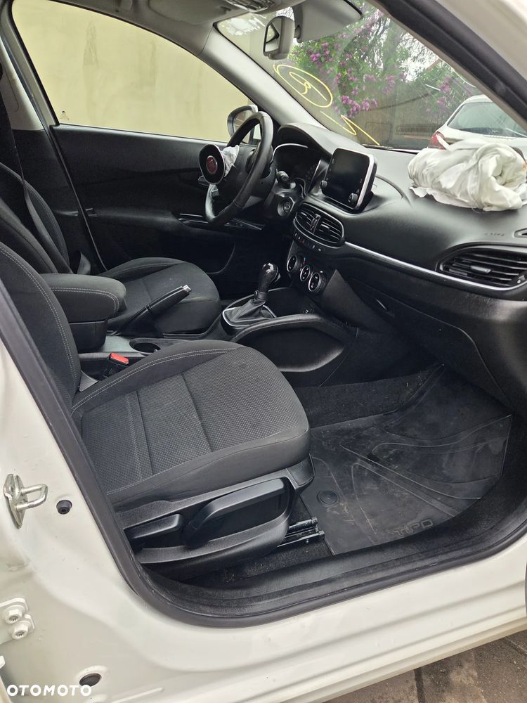 Fiat Tipo - 12