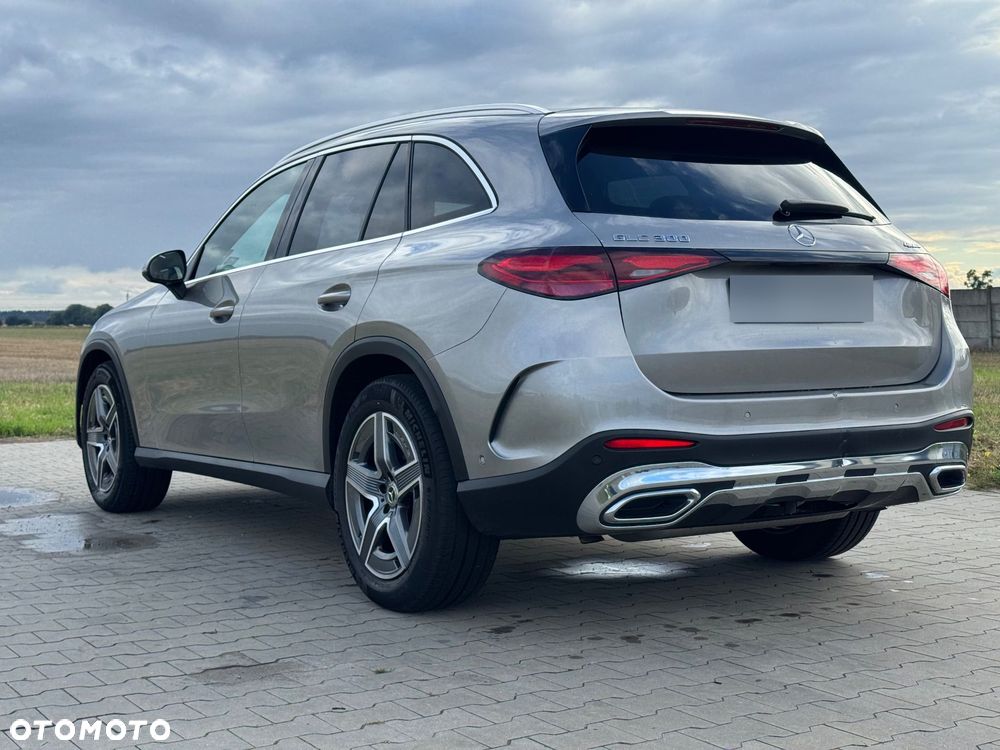 Mercedes-Benz GLC 300 4Matic 9G-TRONIC AMG Line Plus - 18