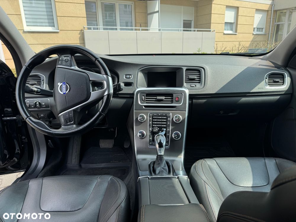 Volvo V60 Cross Country - 8